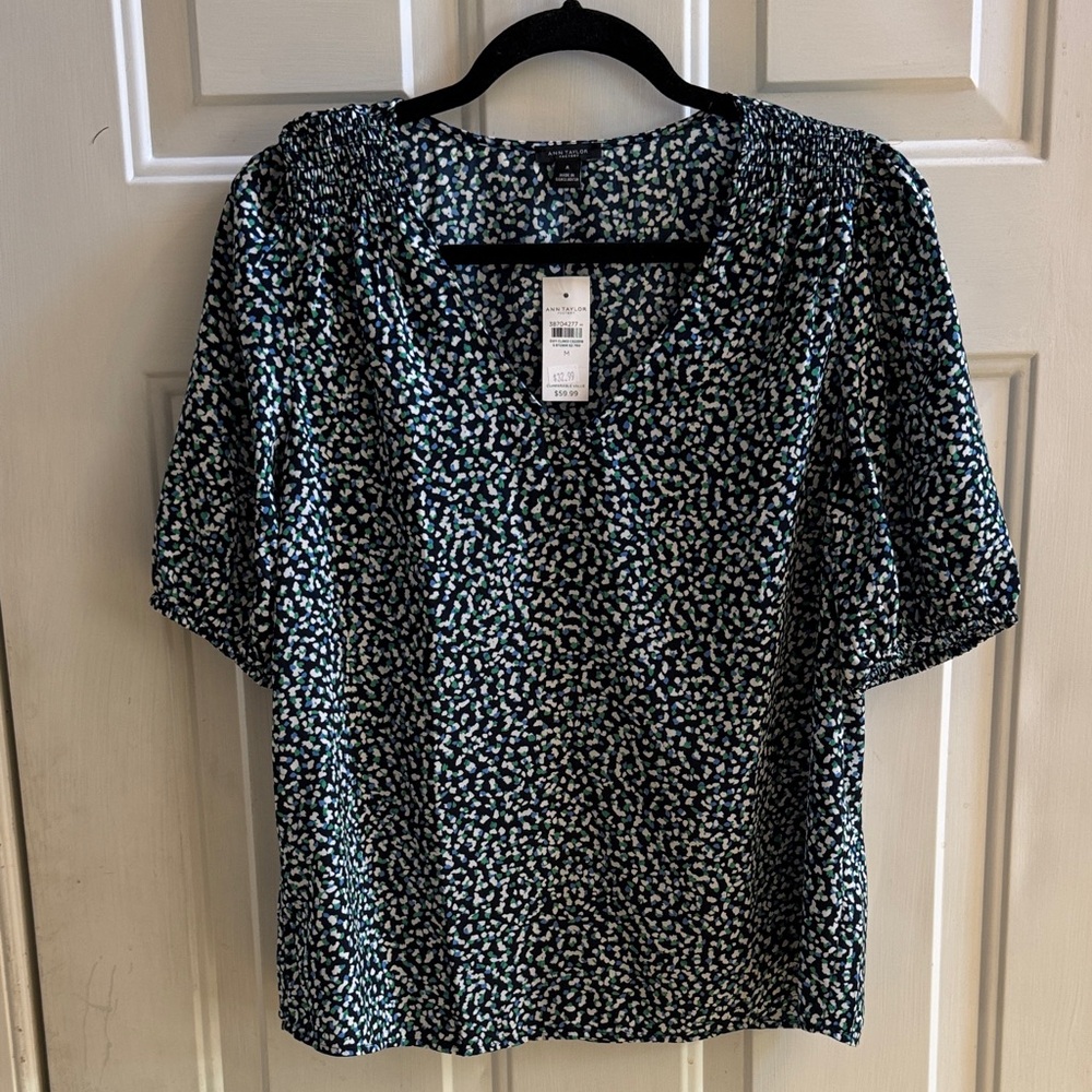 Anne Taylor Factory Navy Floral V-Neck Short Sleeve Blouse - M